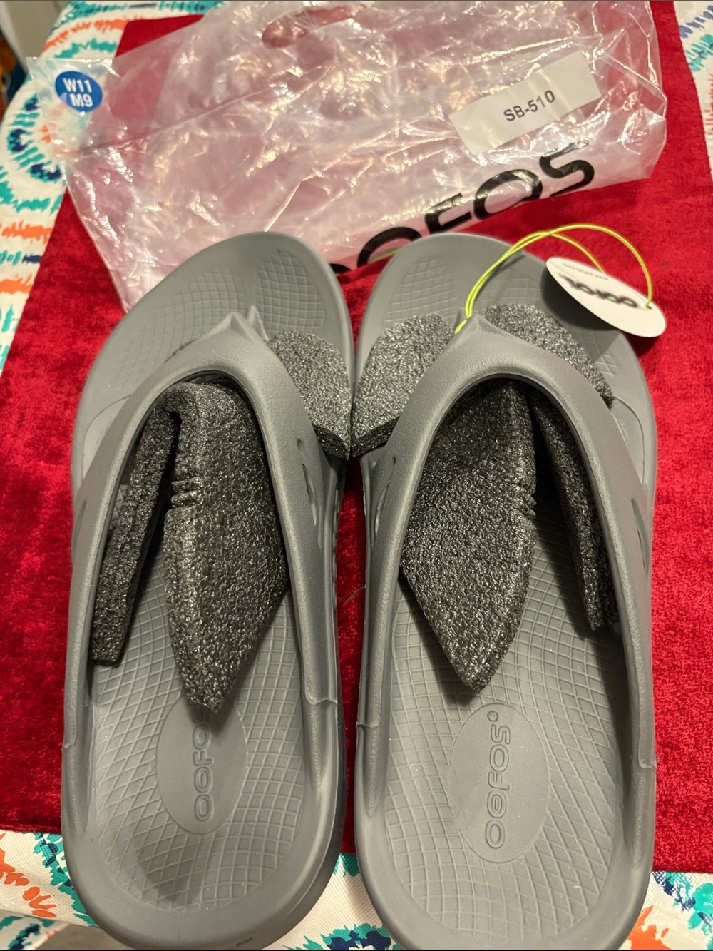 Oofos Grey Recovery Flip Sandals new women’s 11 men’s 9 never worn